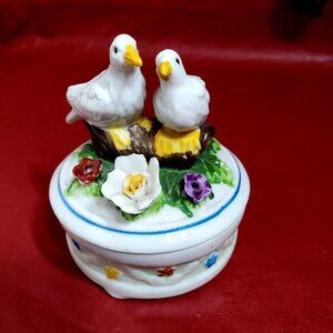 ROC- Taiwan- Trinket Box- Doves- Love Birds- Flowe